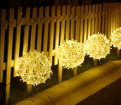 Yılbaşı Dekoratif Sarkıt İç ve Dış Mekan Küre Top Led Aydınlatmalar